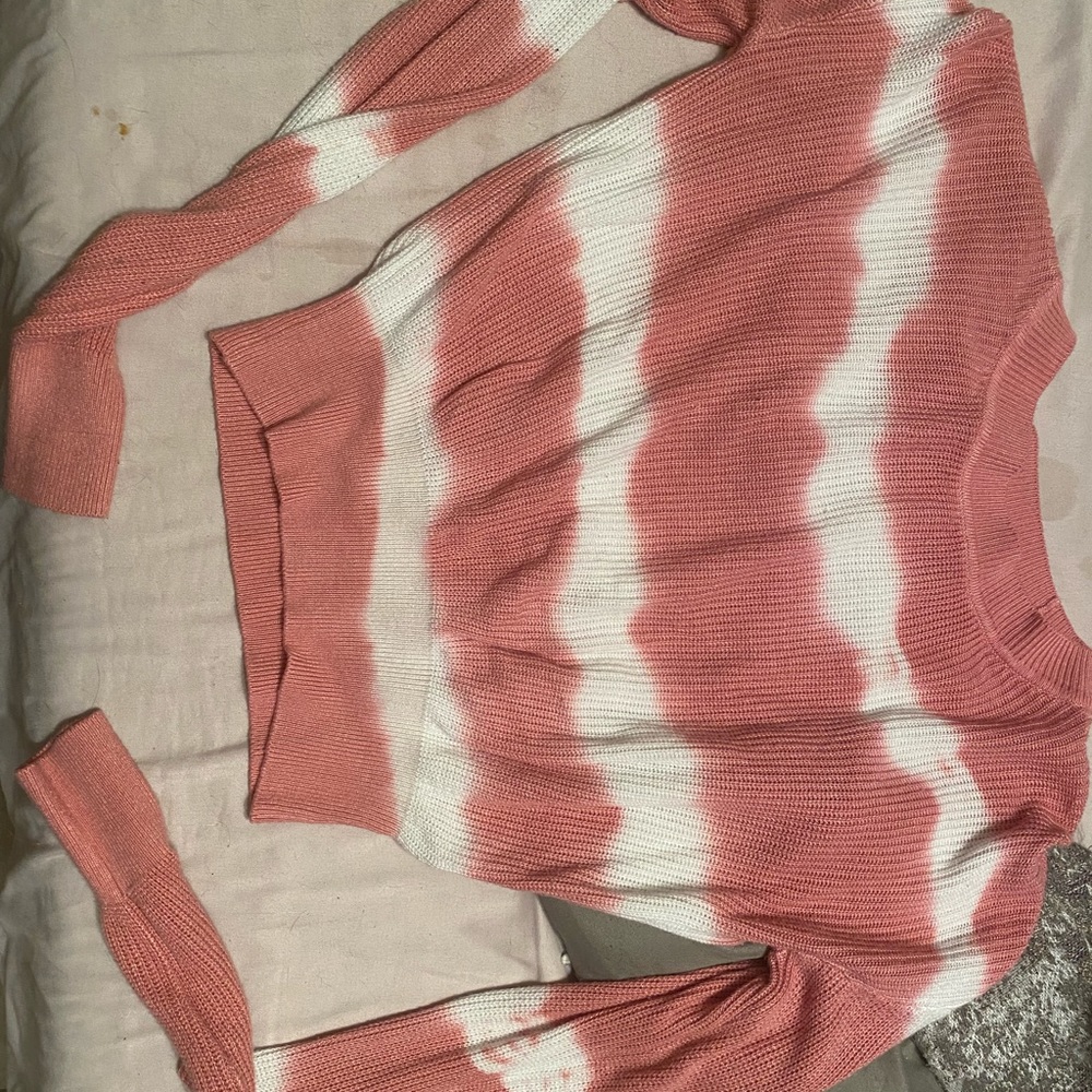 Very cute and comfy sweater. Only worn once. Crop top.